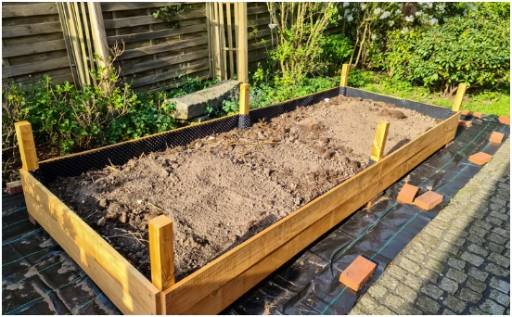How Much Soil Does a Raised Bed Need?