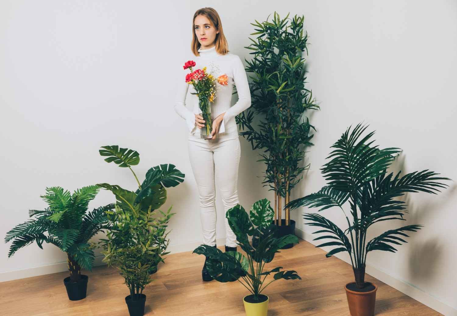 10 Tall Indoor Plants Safe for Cats and Dogs That Look Expensive